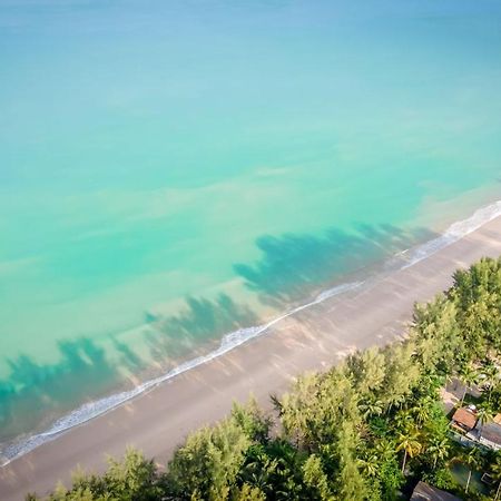 Outrigger Khao Lak Beach Resort - Sha Extra Plus Exteriér fotografie Aerial view of the beach