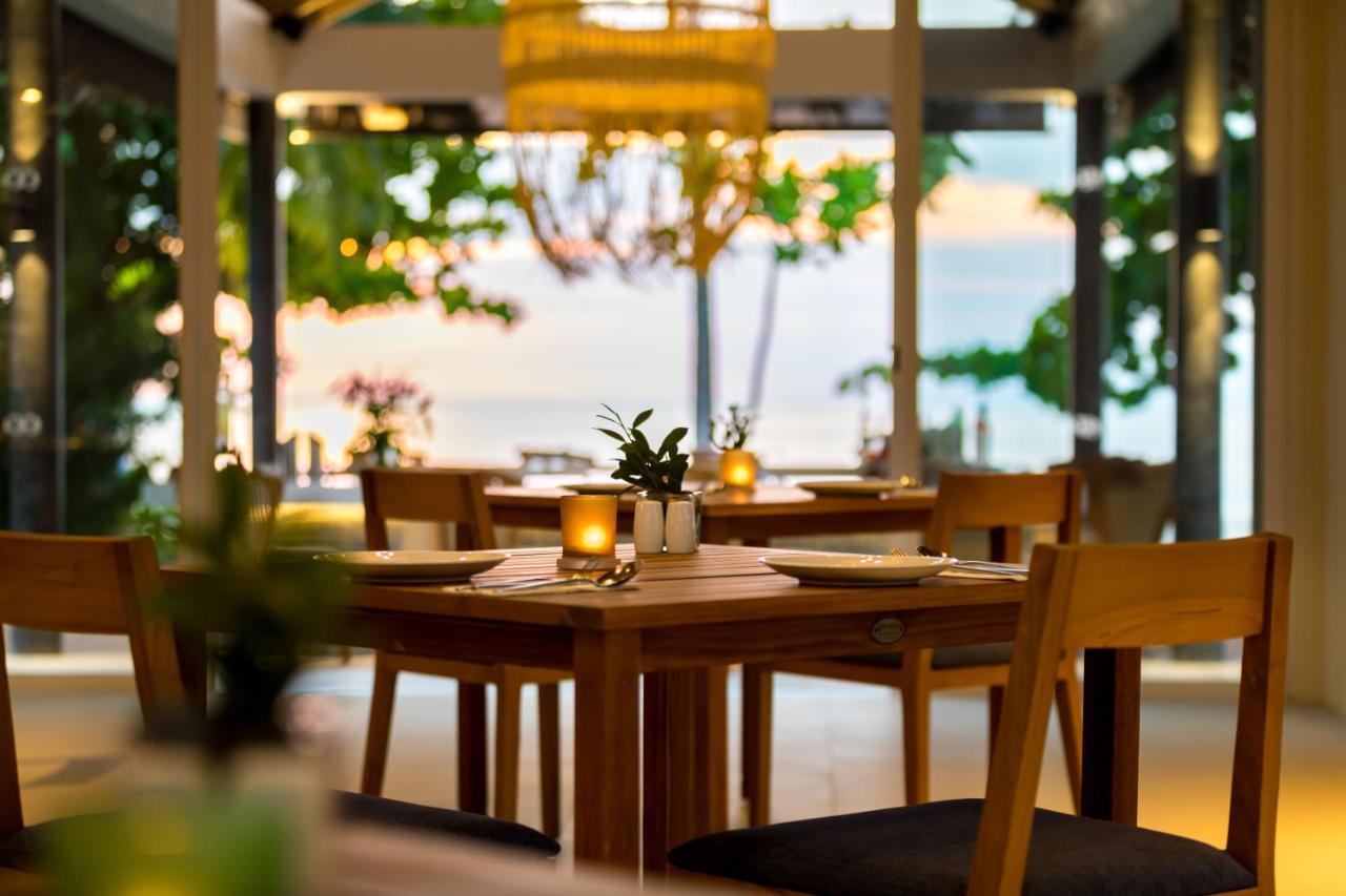 Outrigger Khao Lak Beach Resort - Sha Extra Plus Exteriér fotografie The restaurant at the resort