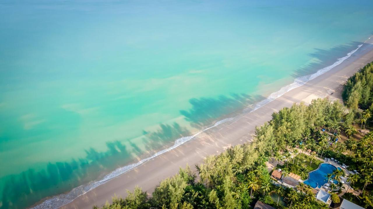 Outrigger Khao Lak Beach Resort - Sha Extra Plus Exteriér fotografie Aerial view of the beach