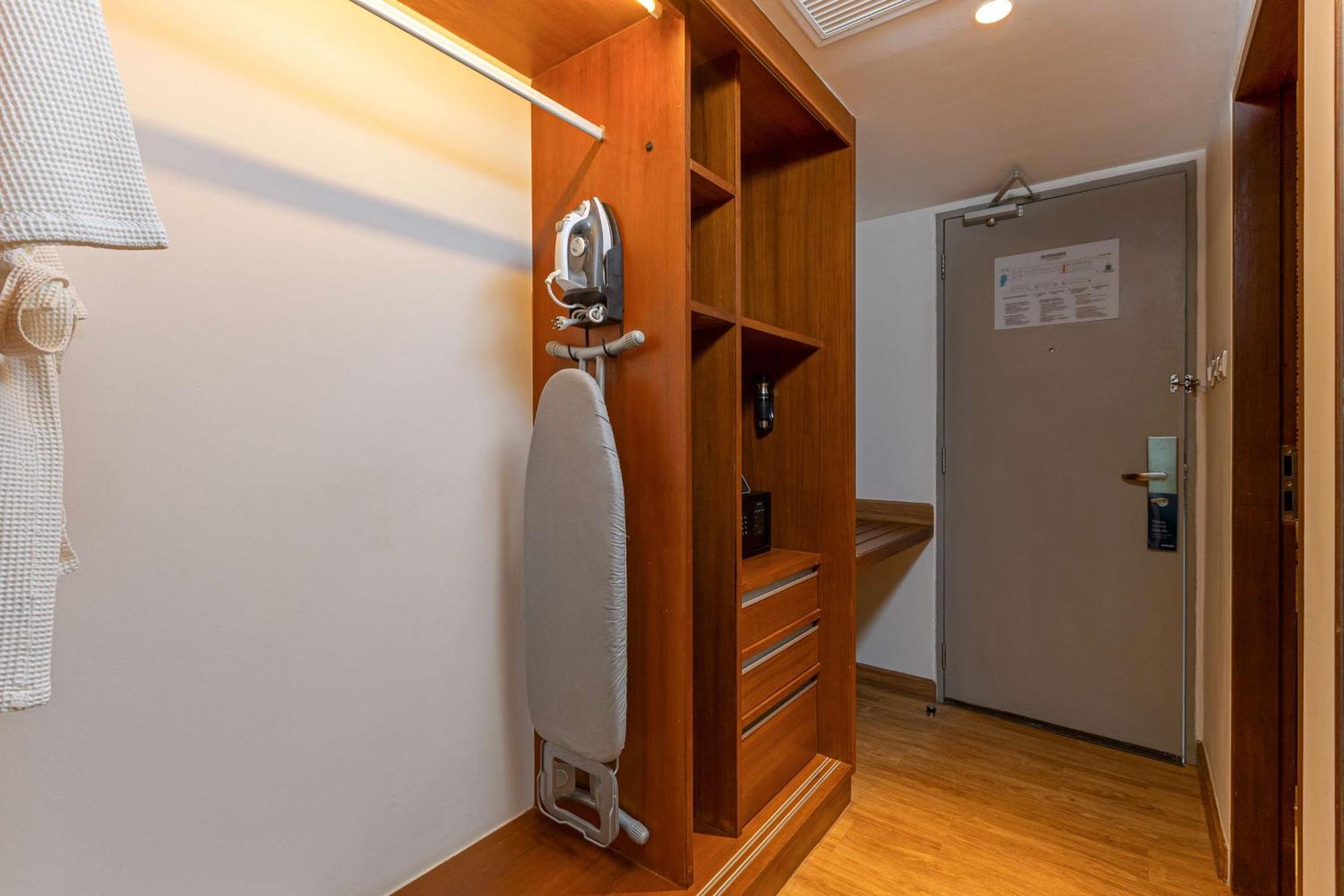 Outrigger Khao Lak Beach Resort - Sha Extra Plus Exteriér fotografie A steam iron and ironing board in a hotel room