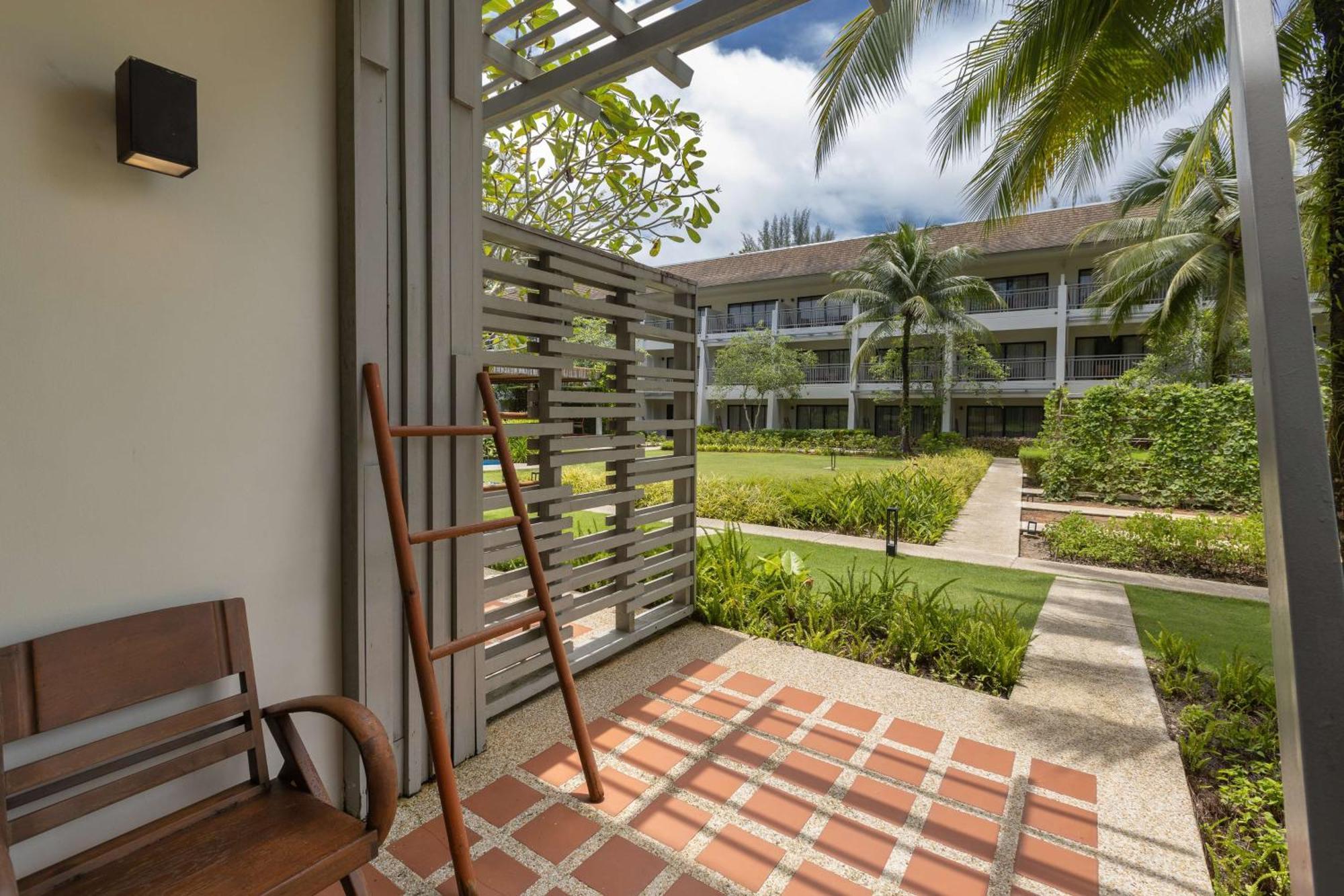 Outrigger Khao Lak Beach Resort - Sha Extra Plus Exteriér fotografie A view of the hotel's grounds from a guest room